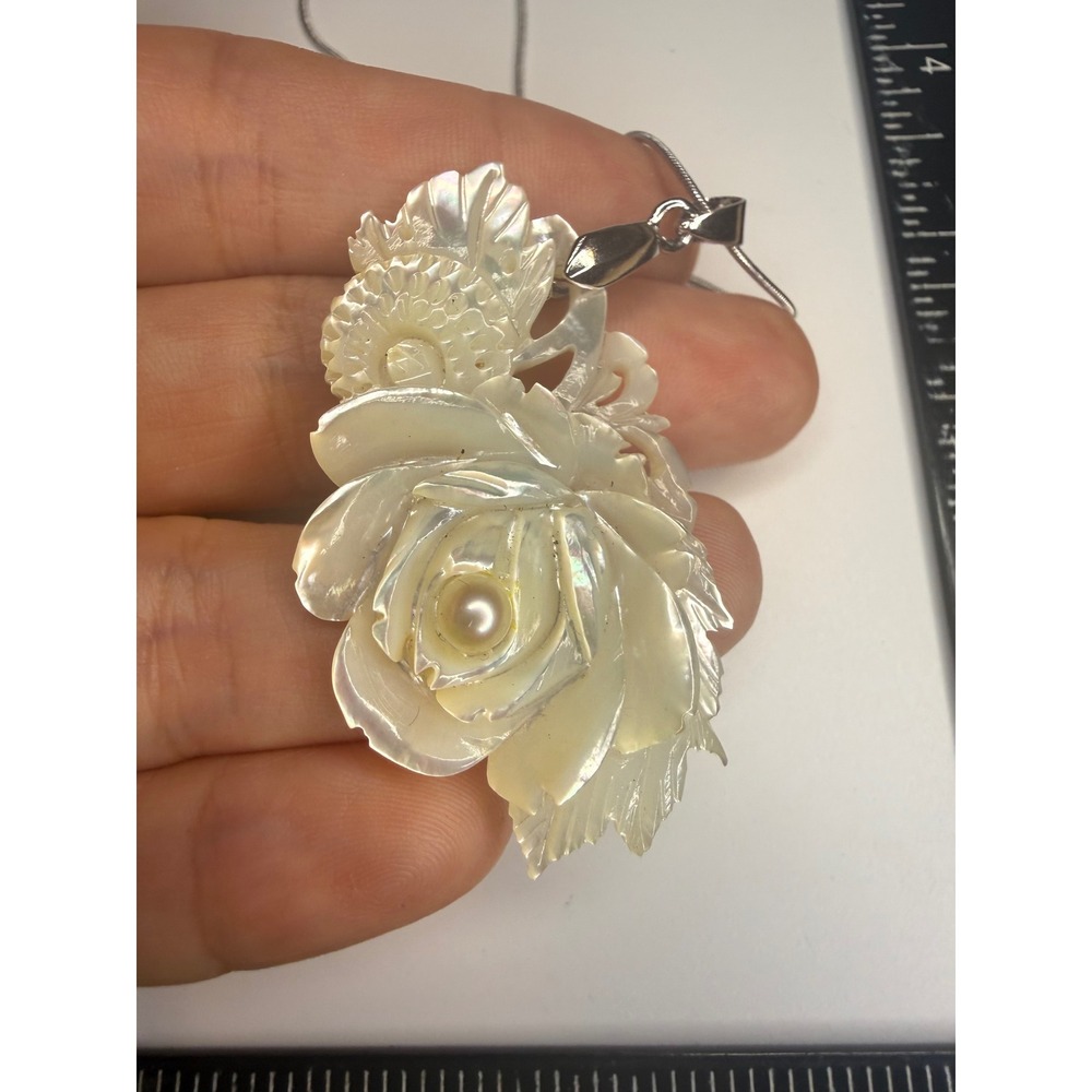 Carved Mother of Pearl Rose Shell Pendant Necklace Silver Tone Snake Chain Pearl
